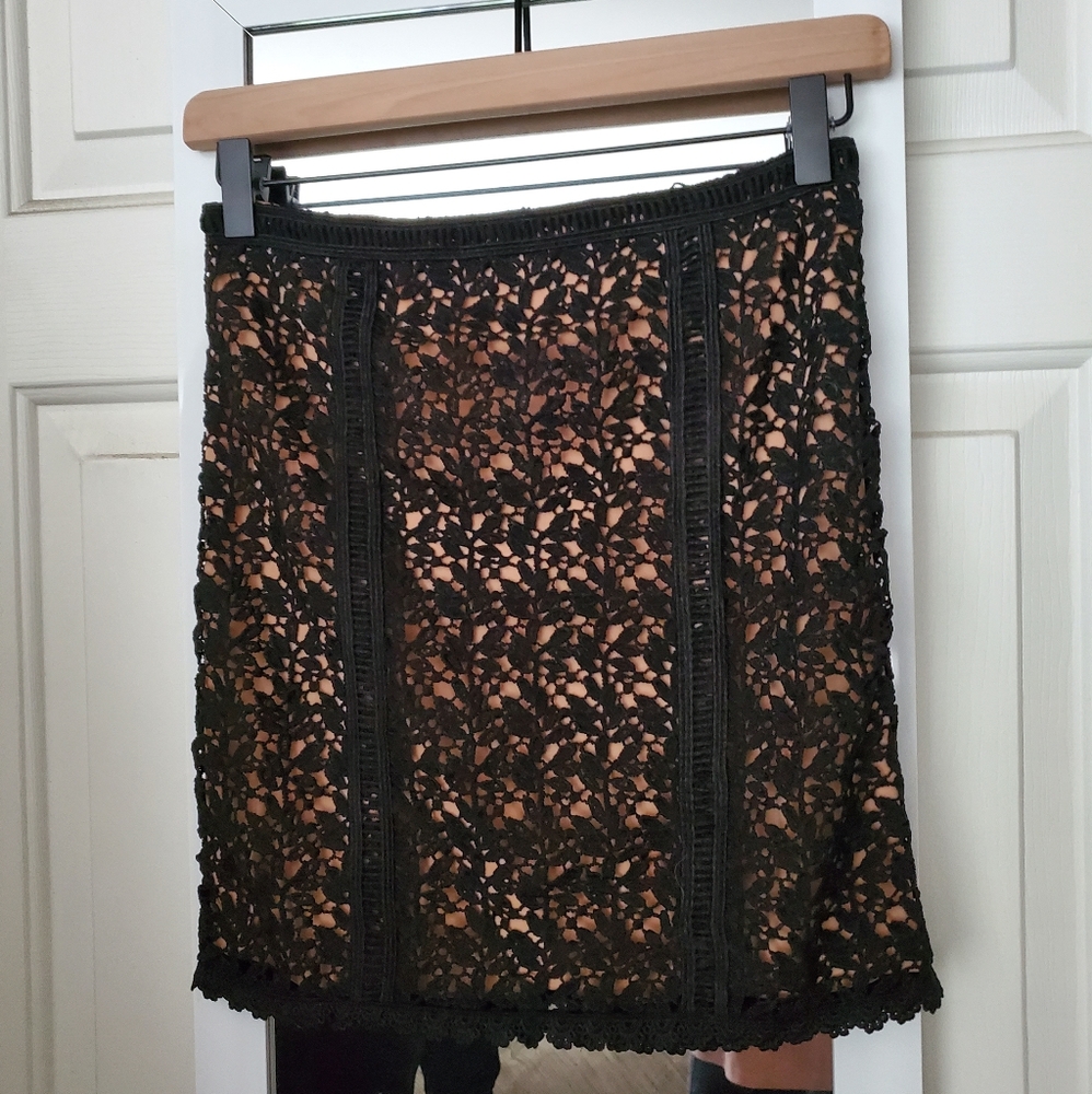 Kendall & Kylie Black/nude crochet lace skirt